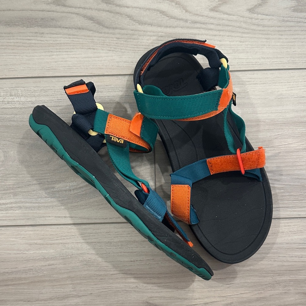 Teva sandals size 6